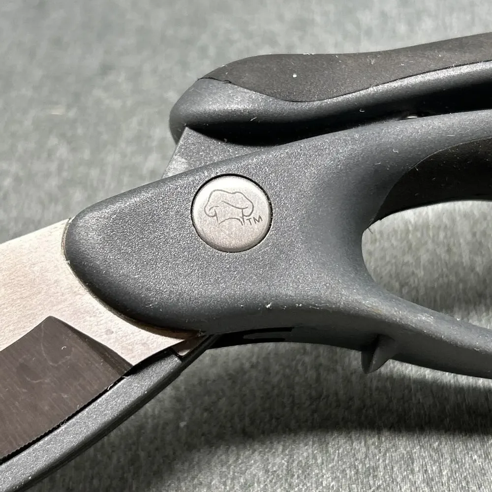 Pampered Chef Kitchen Shears Herb Stripper Safety Lock Black Scissors 6430